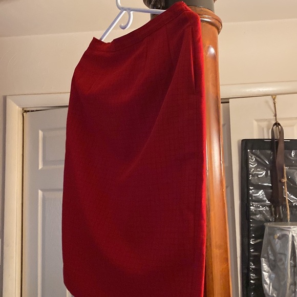 2 PCs red skirt set with red and gold buttons black pattern lines going through - Picture 6 of 8